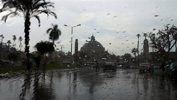 طقس بارد ممطر_ تعبيرية