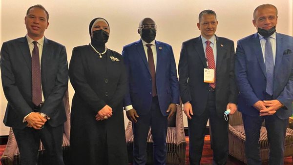 وزيرة الصناعة تشارك