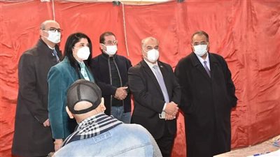 نائب رئيس عين شمس يتفقد لجان الامتحانات بالتربية النوعية