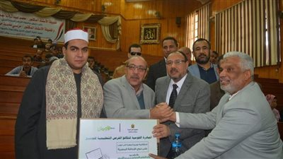نائب رئيس جامعة الأزهر يشهد احتفالية تسليم أجهزة لابتوب لطلاب ذوي الإعاقة البصرية بأسيوط │ صور