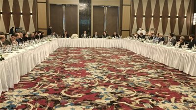 وزير السياحة يلتقي المستثمرين السياحيين على هامش مشاركته في منتدى شباب العالم | صور 