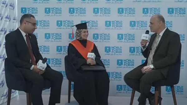 مشاركون في منتدى