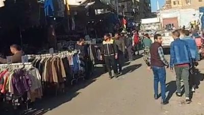 خلي الغلابة تفرح.. ملابس عالمية وتليفونات بـ 20 جنيه في سوق الجمعة وبورسعيد | بث مباشر