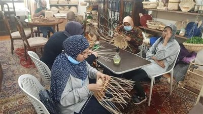 أنامل من ذهب.. مكفوفون يبدعون في صناعة السجاد بطريقة برايل | صور 