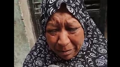 شاب يعتدي على والدته بسلاح أبيض ويحرق منزلها بالإسماعيلية.. والضحية: بهدلني ورماني في الشارع | بث مباشر