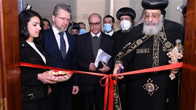 البابا تواضروس الثاني يفتتح معرض أيقونات برونزية بمعهد الدراسات القبطية | صور
