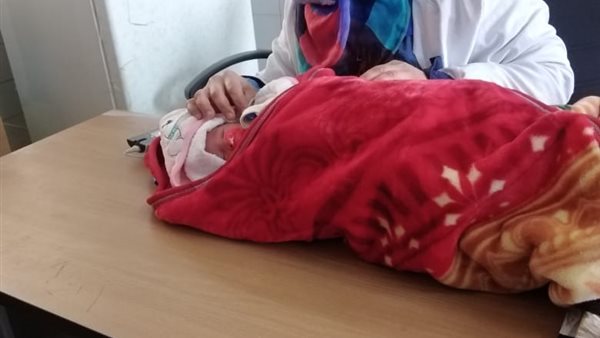 الكشف على أطفال بالمنيا