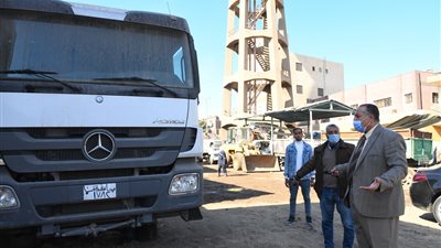 سكرتير عام قنا يفاجئ الحملة الميكانيكية ومجمع مواقف قوص لمتابعة سير العمل