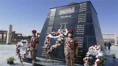 بحضور المحافظ.. وضع إكليل الزهور على نصب الشهداء احتفالًا بعيد أسوان القومي | فيديو
