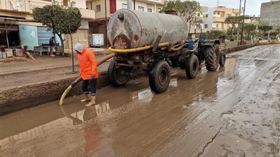 كسح مياه الأمطار واستمرار أعمال النظافة في بيلا بكفر الشيخ