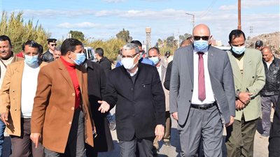 محافظ المنيا يتفقد مشروعات حياة كريمة بقرى مركز مغاغة