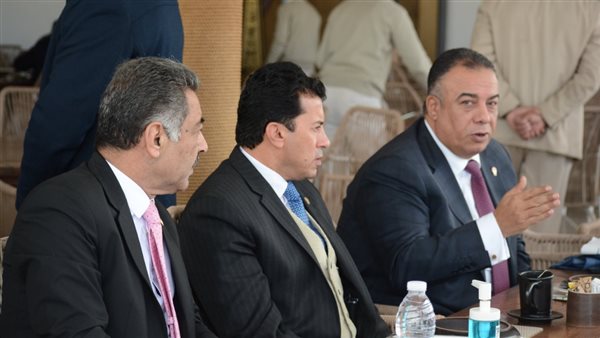 وزير الشباب والرياضة