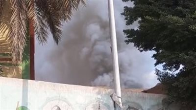 اندلاع حريق هائل في مخزن خردة بجوار مسجد أحمد بن طولون | بث مباشر
