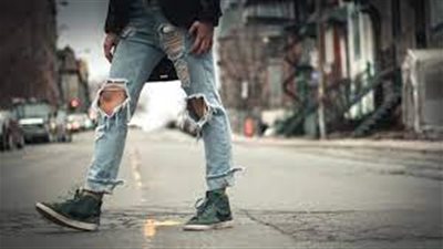 الأزهر للفتوى يعلق على عن ارتداء الملابس الممزقة: منظر قبيح