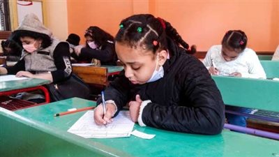 حلينا في 4 دقائق.. فرحة عارمة لطلاب الصف الرابع الابتدائي بسهولة الامتحانات بمطروح | بث مباشر