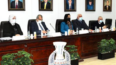 وزير السياحة يناقش استعدادات بدء انطلاق رحلات العمرة | صور