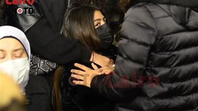 بث مباشر | أول ظهور لابنة الإعلامي الراحل وائل الإبراشي من عزاء والدها بـ روزاليوسف