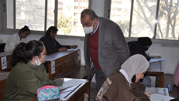 رئيس الجامعة يتابع