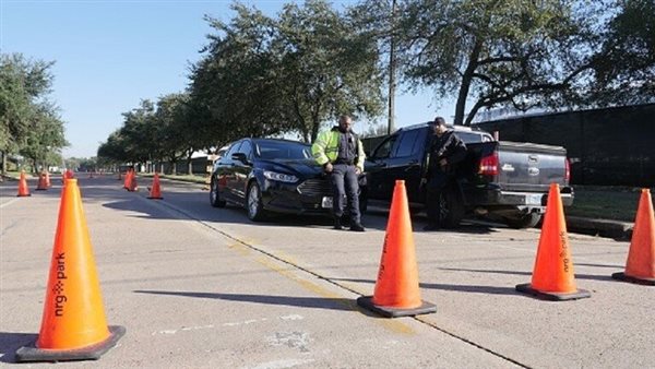 احتجاز رهائن داخل