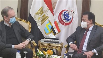وزير الصحة يستقبل السفير السويدي بالقاهرة لتعزيز التعاون المشترك