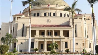 المدير التنفيذي لمستشفيات جامعة القاهرة يستعرض عملية التطوير بعدد من مستشفيات الجامعة 