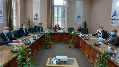 لجنة قيادات جامعة بنها تستقبل المتقدمين للوظائف القيادية