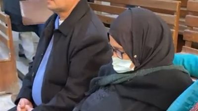 بعد تنازلها عن حق ابنتها.. والدة الشاب المتهم بحرق شقيقته بسبب الميراث: مراته هي السبب وأنا هسامحه | بث مباشر