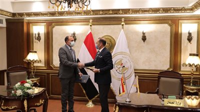 وزارة العدل توقع برتوكول تعاون مع شركة اتصالات مصر| صور