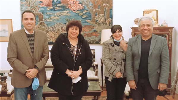 وزيرة الثقافة ووفد