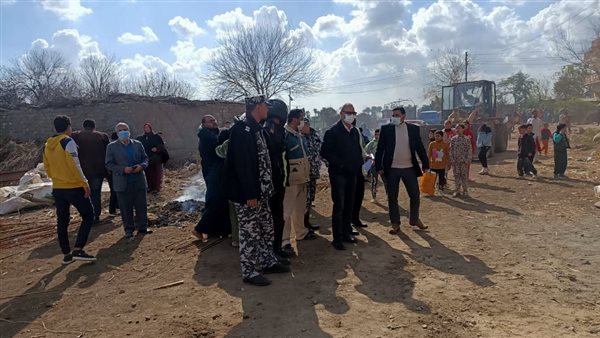 المحافظ والقيادات