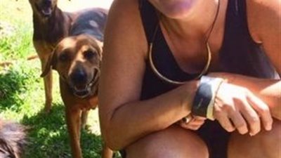 آخر صورة لامرأة بريطانية جرفتها أمواج تسونامي في تونجا