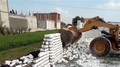 إزالة 5 حالات تعدٍ بالبناء على الأراضي الزراعية بمركز بني مزار في المنيا