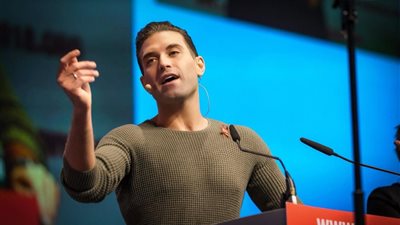 حفيد عمر الشريف ينفي وفاته في حادث: أعتذر لإحباطكم 