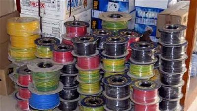 ضبط مصنع كابلات كهربائية دون ترخيص يديره عاطل بسوهاج