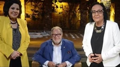 أغلقت له زرار الجاكيت.. يحيى الفخراني يكشف بداية قصة حبه لـ لميس جابر| فيديو جراف