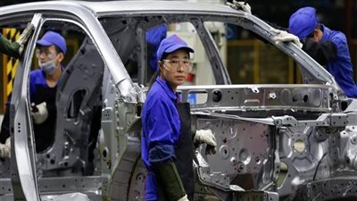 لا يجوز العمل إلا بعد الحصول على الترخيص.. ضوابط عمل الأجانب في مشروع قانون العمل الجديد