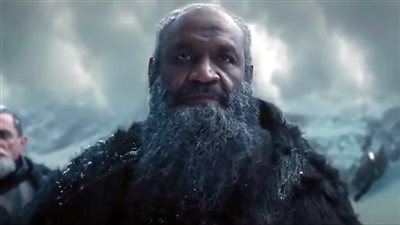 من الحرم المكي إلى صراع العروش.. الإمام عادل الكلباني يثير الجدل بظهوره في إعلان ترفيهي موسم الرياض | فيديوجراف