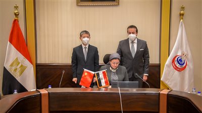 الصحة تشهد توقيع اتفاقية بين فاكسيرا وسينوفاك لإنشاء مجمع تبريد 