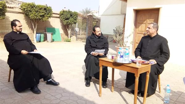 لقاء الأنبا باخوم