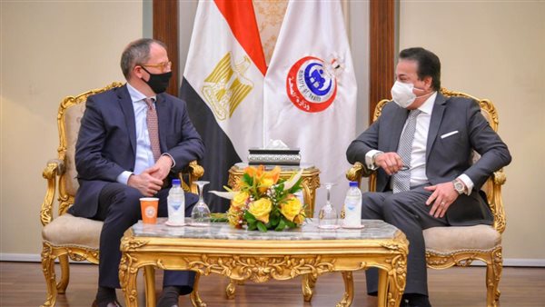 وزير الصحة والسفير