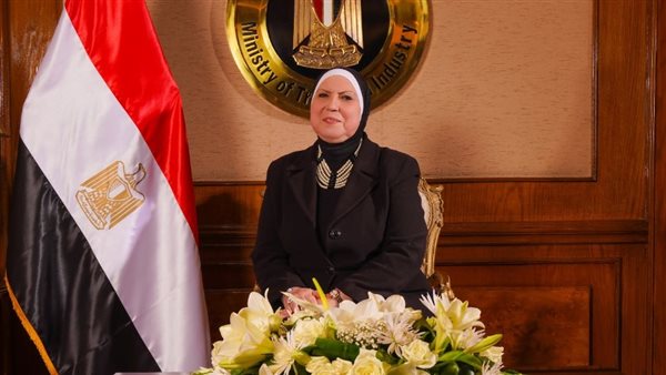 وزيرة الصناعة 