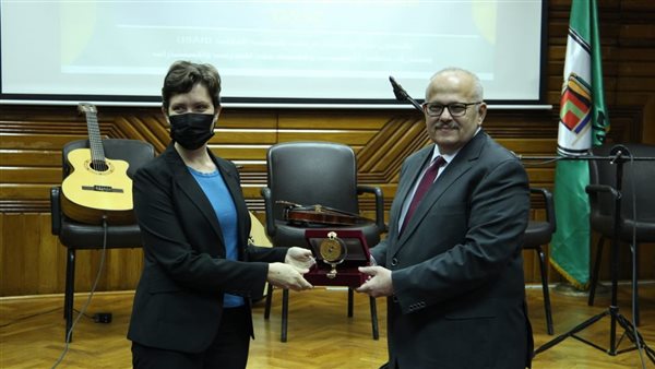 رئيس جامعة القاهرة