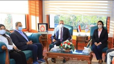 محافظ سوهاج يستقبل نائب وزير السياحة لبحث تطوير بعض المناطق الأثرية