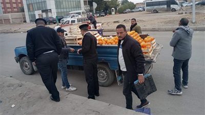 حملة لرفع الإشغالات وإزالة الباعة الجائلين بالعاشر من رمضان