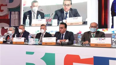 وزير التعليم العالي ورئيس جامعة عين شمس يفتتحان المؤتمر الدولي الـ 14 لأورام الثدي