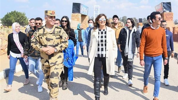 وزيرة الهجرة في الصاعقة