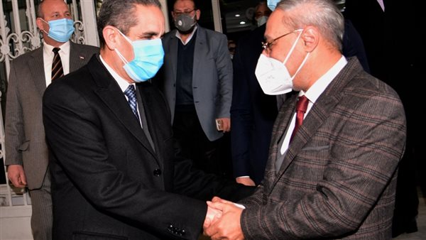 جانب من لقاء محافظ