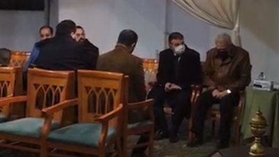 وسط غياب نجوم الفن.. بدء عزاء شقيقة أحمد سلامة بمسجد القوات المسلحة بمدينة نصر | بث مباشر