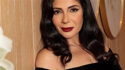 بعد أزمة فيلم أصحاب ولا أعز.. منى زكي تتصدر تريند تويتر 