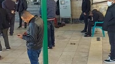 بحضور اللاعب.. وصول جثمان والد محمد زيدان إلى مسجد الكبير المتعال ببورسعيد لأداء صلاة الجنازة │ بث مباشر